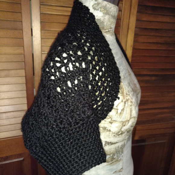 Black shrug - Picture 1 of 4